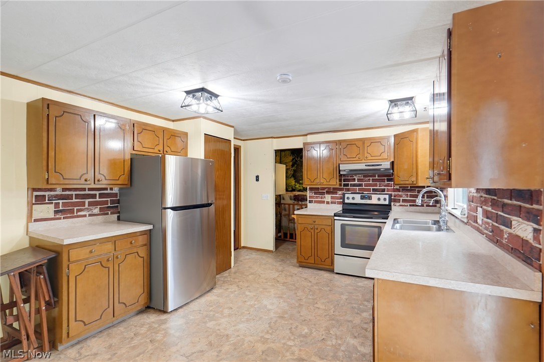 6240 Woodard Road Property Photo 6