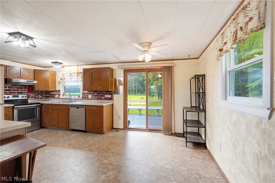 6240 Woodard Road Property Photo 7