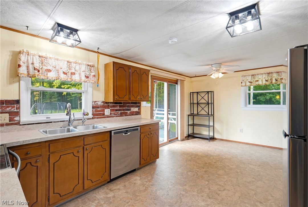 6240 Woodard Road Property Photo 8