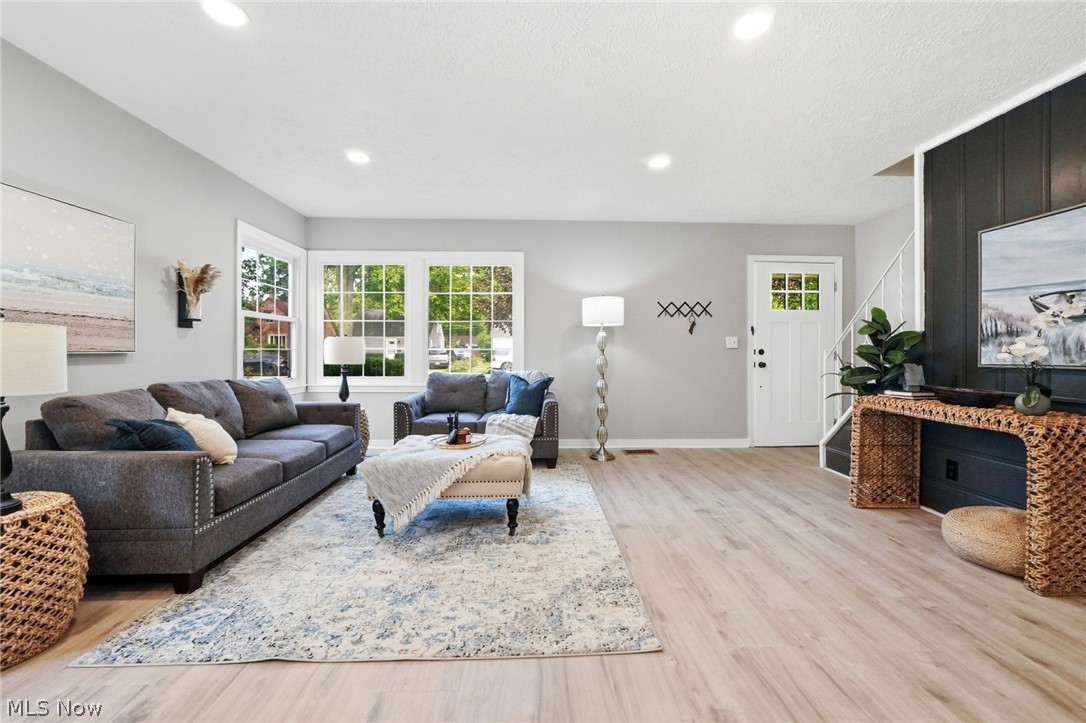 330 Inwood Boulevard Property Photo 7