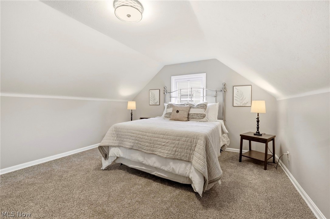 330 Inwood Boulevard Property Photo 23