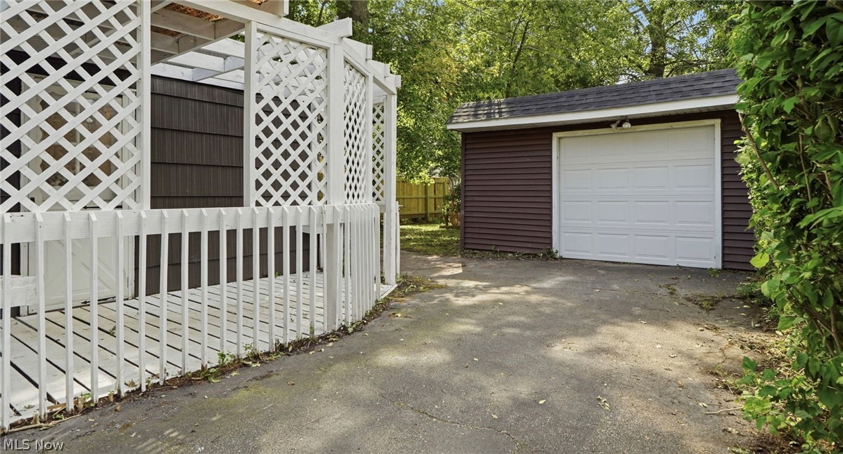 330 Inwood Boulevard Property Photo 26