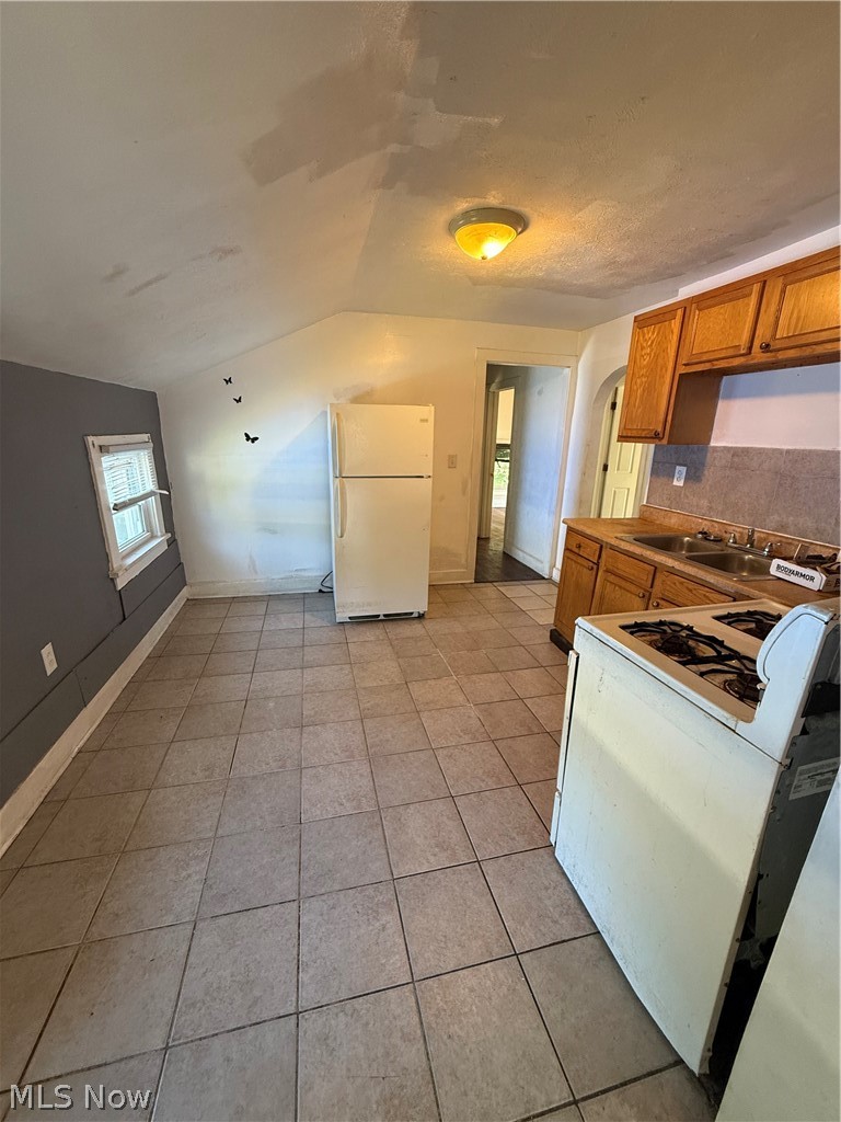 14113 Maple Avenue Property Photo 4