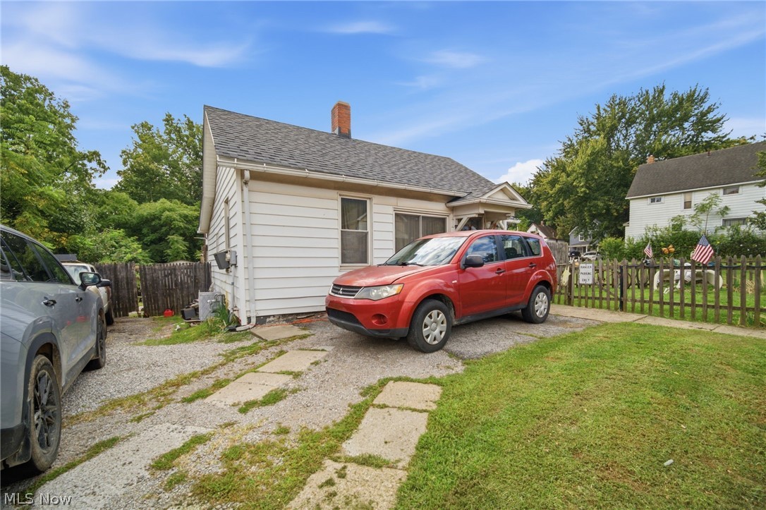515 W River Road N Property Photo 1