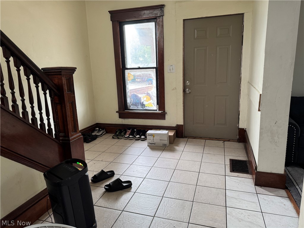 5241301 Property Photo 3