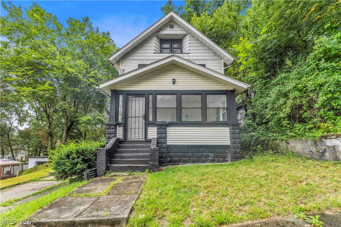 712 Roselle Avenue B/up Property Photo 1