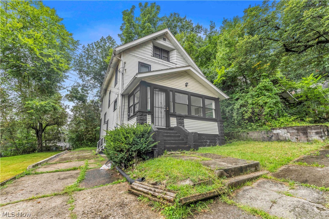 712 Roselle Avenue B/up Property Photo 2