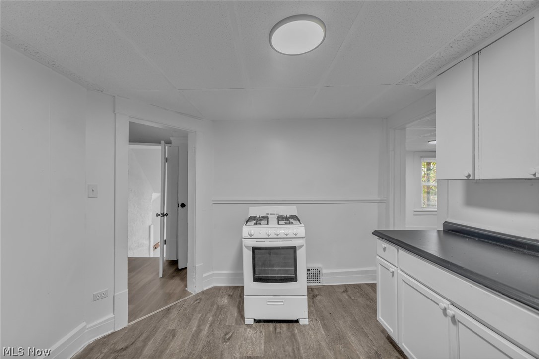 712 Roselle Avenue B/up Property Photo 6