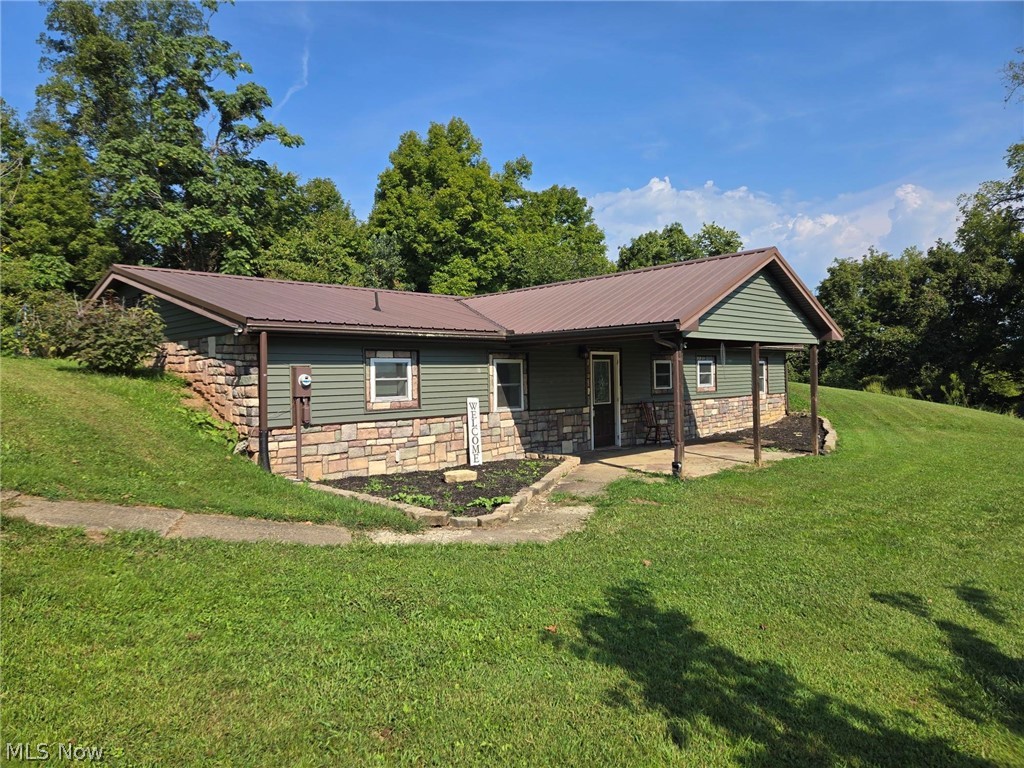 1840 E Airport Road Ne Property Photo 1