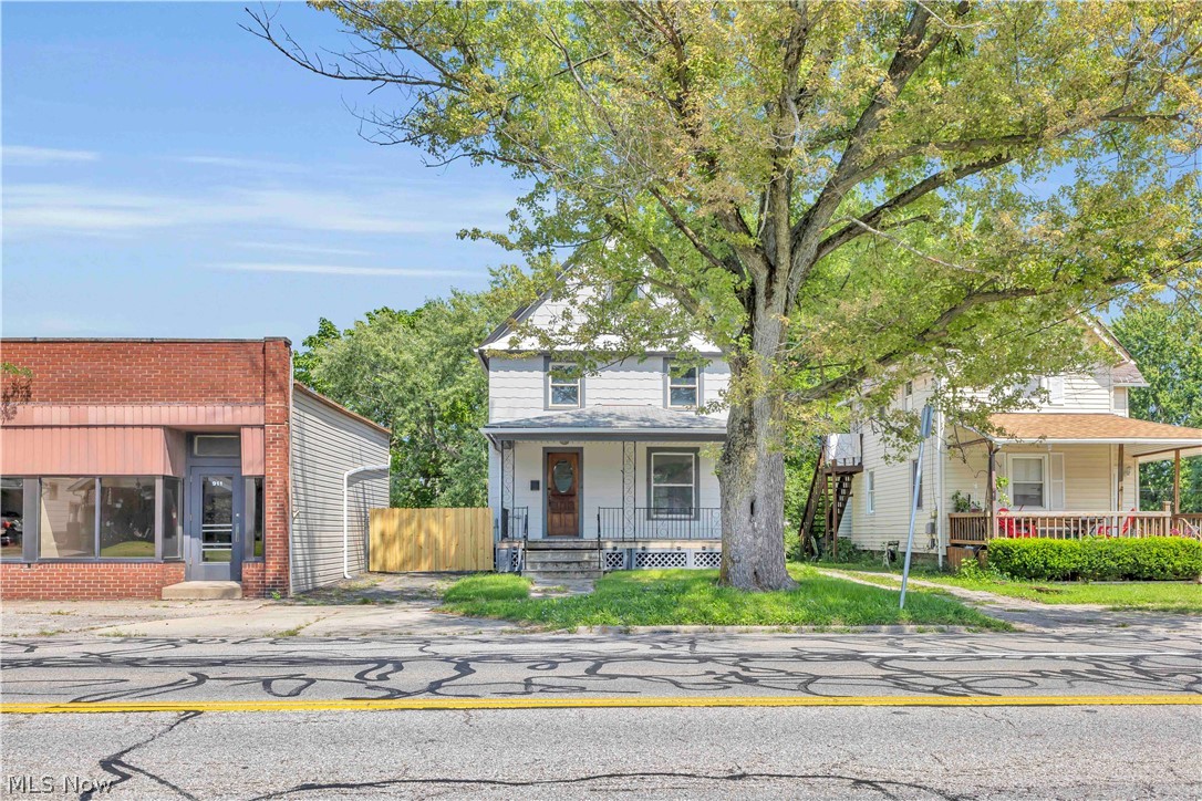 909 Lake Avenue Property Photo 2
