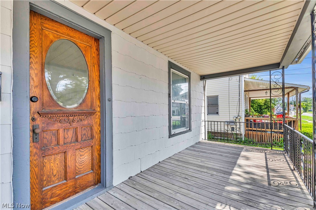 909 Lake Avenue Property Photo 3