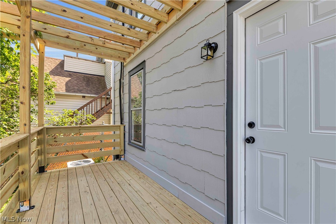 909 Lake Avenue Property Photo 6