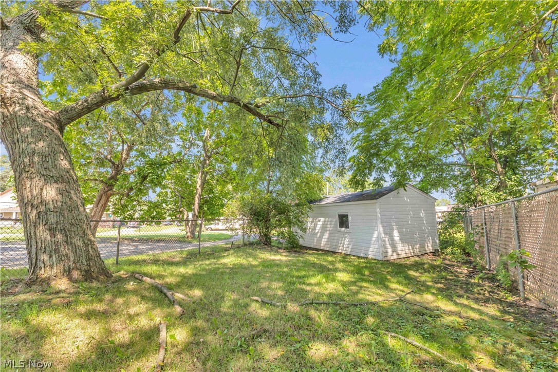 909 Lake Avenue Property Photo 7