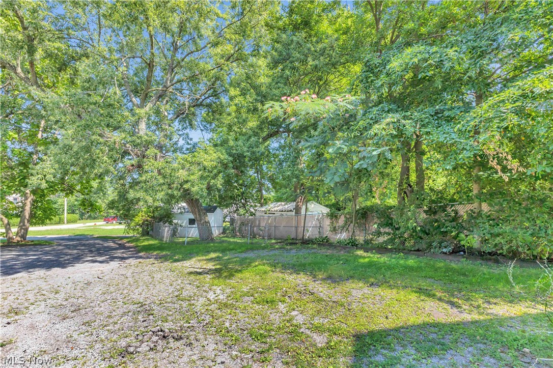 909 Lake Avenue Property Photo 8