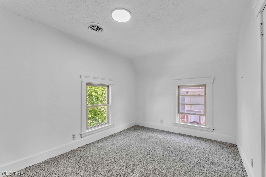 909 Lake Avenue Property Photo 22