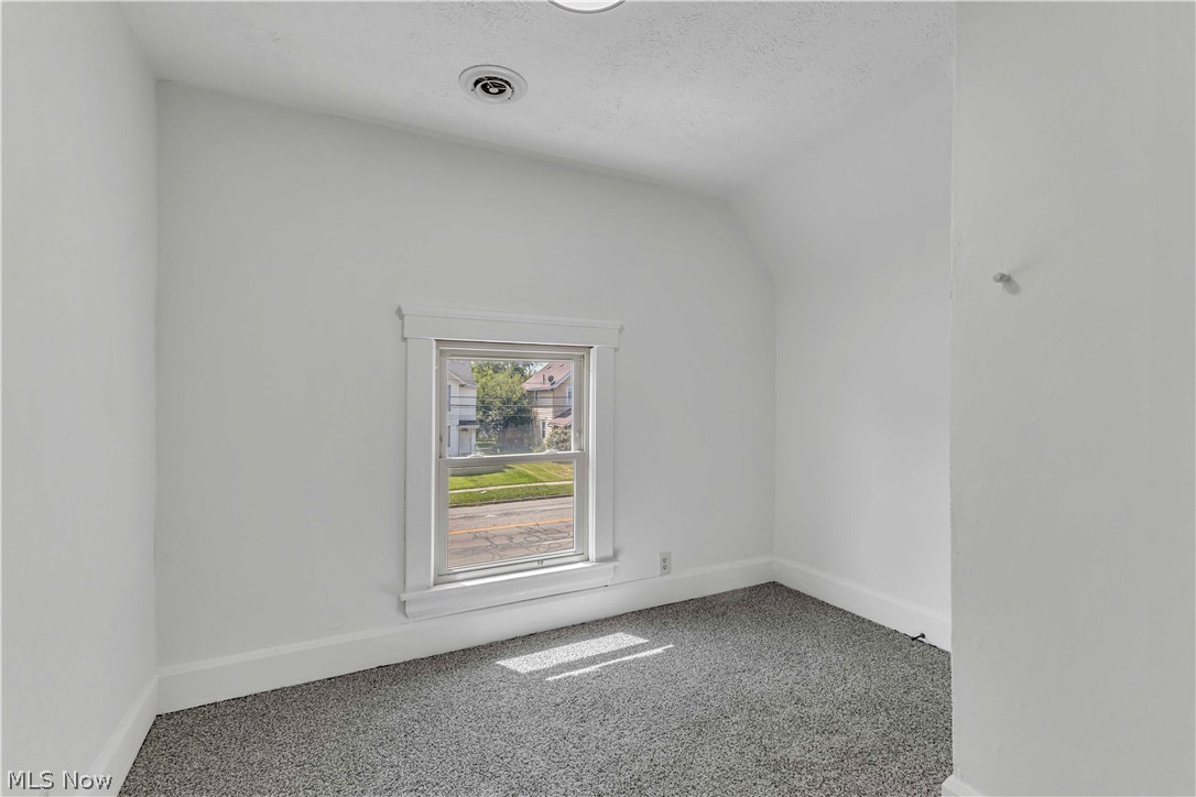 909 Lake Avenue Property Photo 24