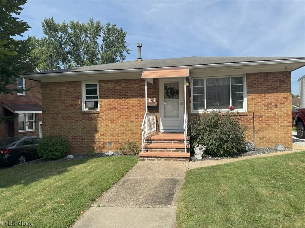 223 E Cassell Avenue Property Photo 1