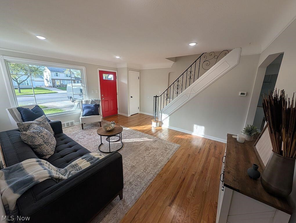 5860 Pearl Road Property Photo 4