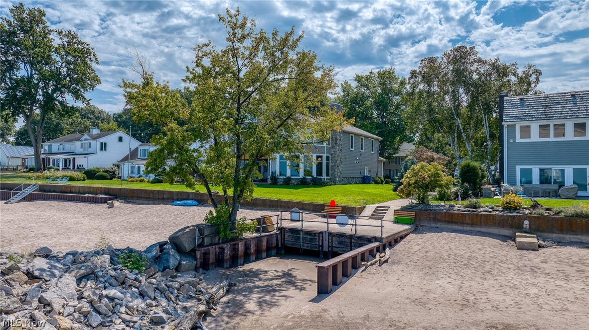 411 Gateway Boulevard Property Photo 10