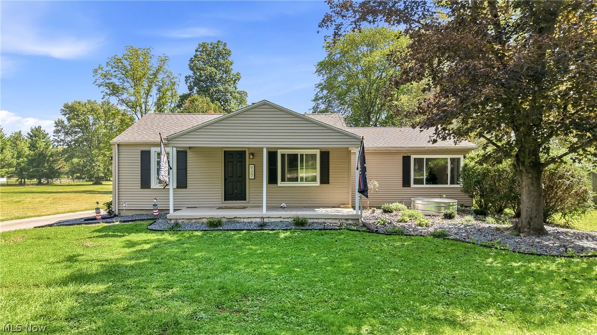 927 Warner Road Se Property Photo 1