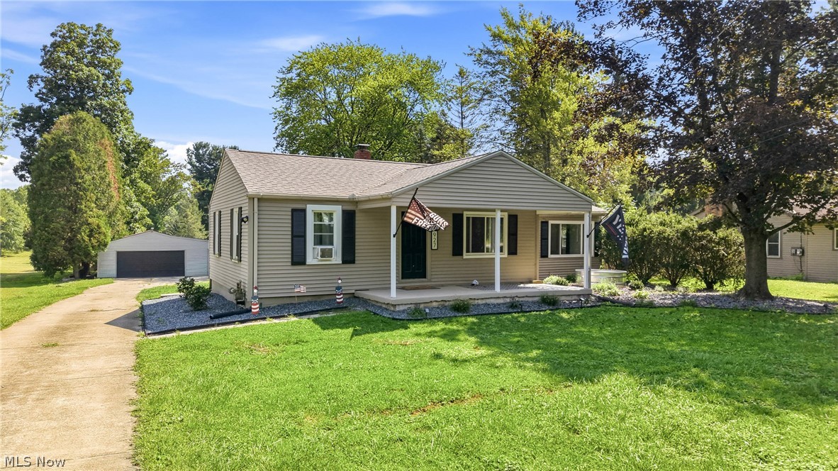 927 Warner Road Se Property Photo 3