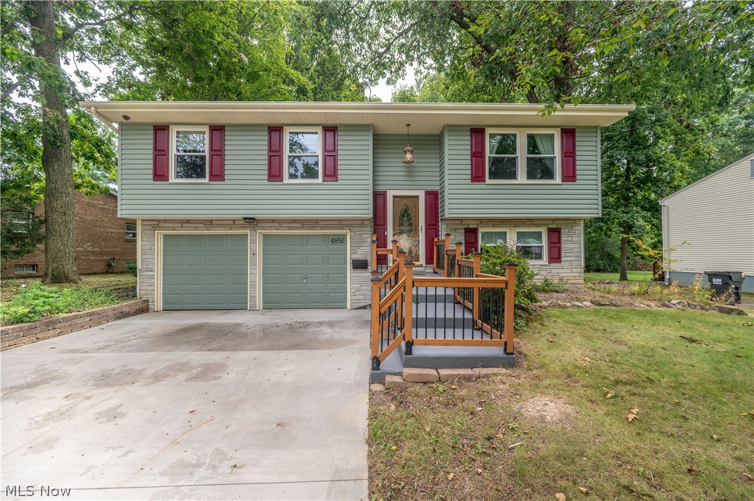 4851 Woodridge Drive Property Photo 1