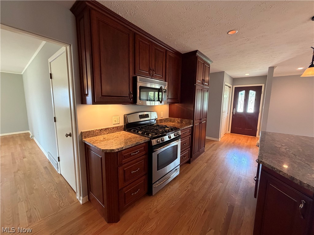 9711 Idlewood Drive Property Photo 10