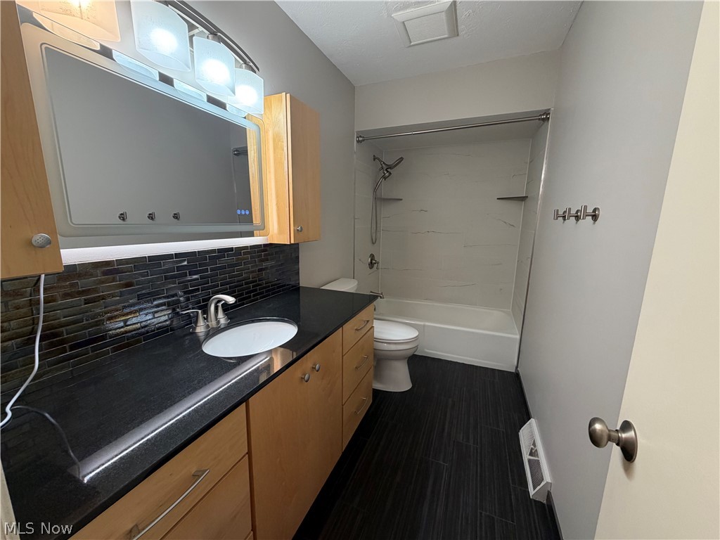 9711 Idlewood Drive Property Photo 16