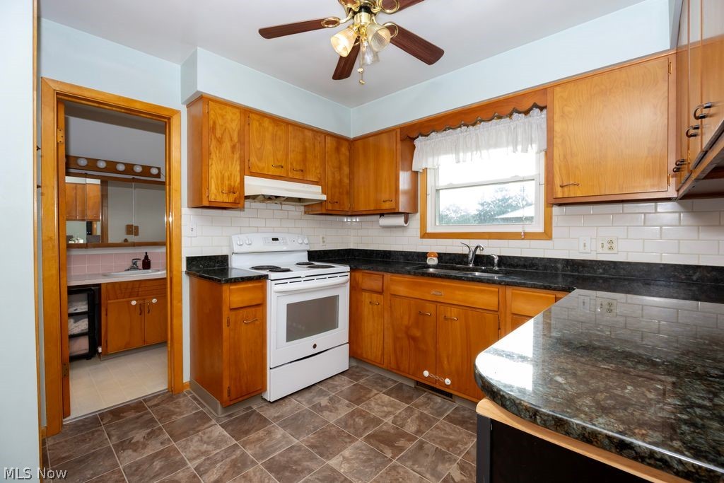 2437 Graustark Path Property Photo 7