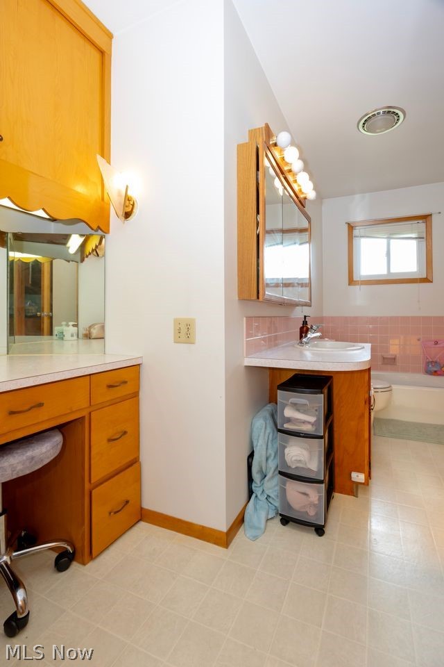 2437 Graustark Path Property Photo 16