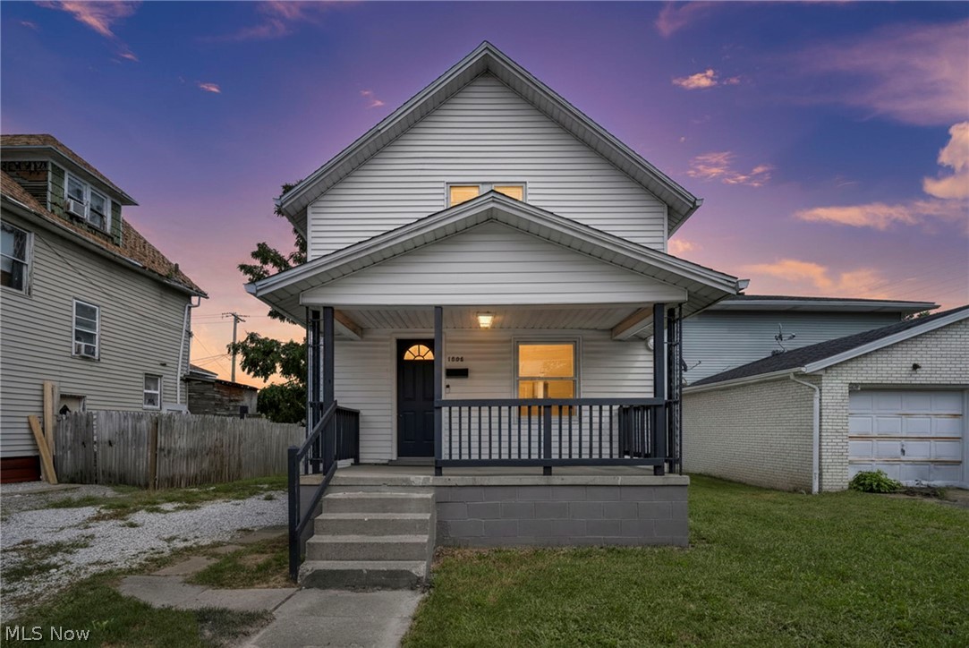 1334 S Seneca Avenue Property Photo 1