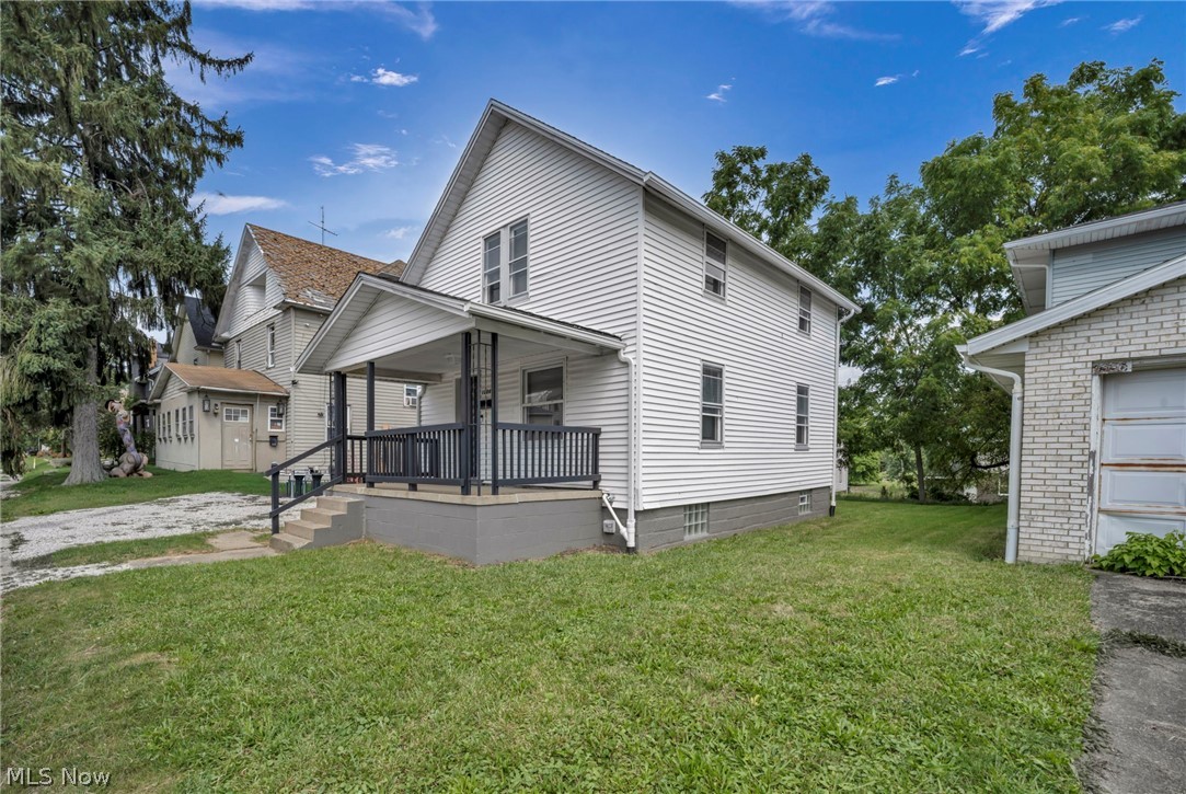 1334 S Seneca Avenue Property Photo 3
