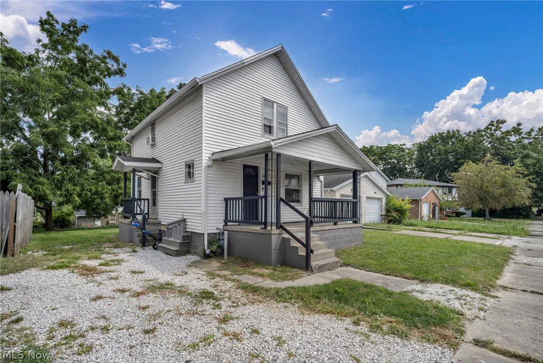 1334 S Seneca Avenue Property Photo 4