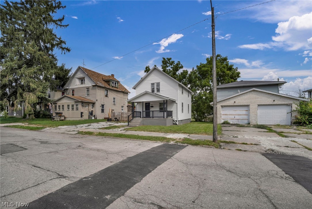 1334 S Seneca Avenue Property Photo 6