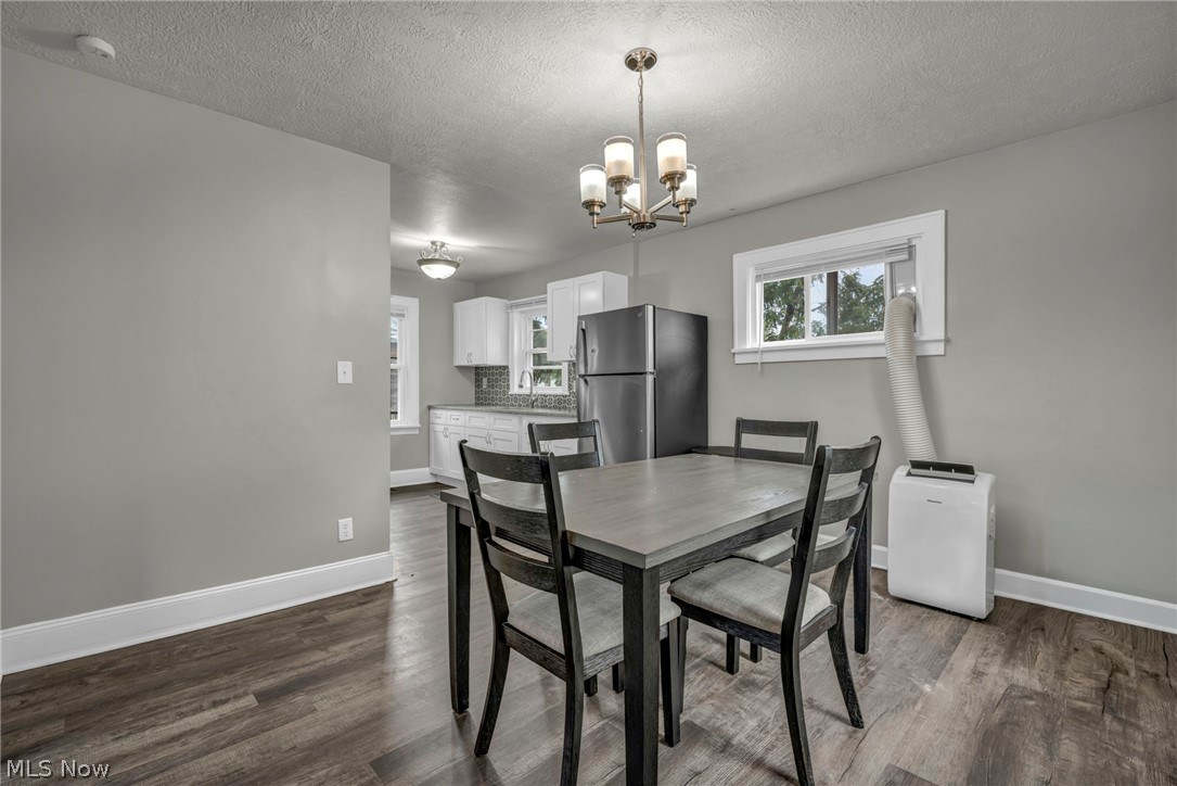 1334 S Seneca Avenue Property Photo 15