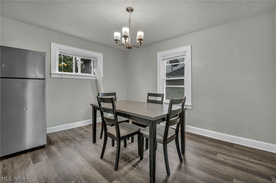 1334 S Seneca Avenue Property Photo 16