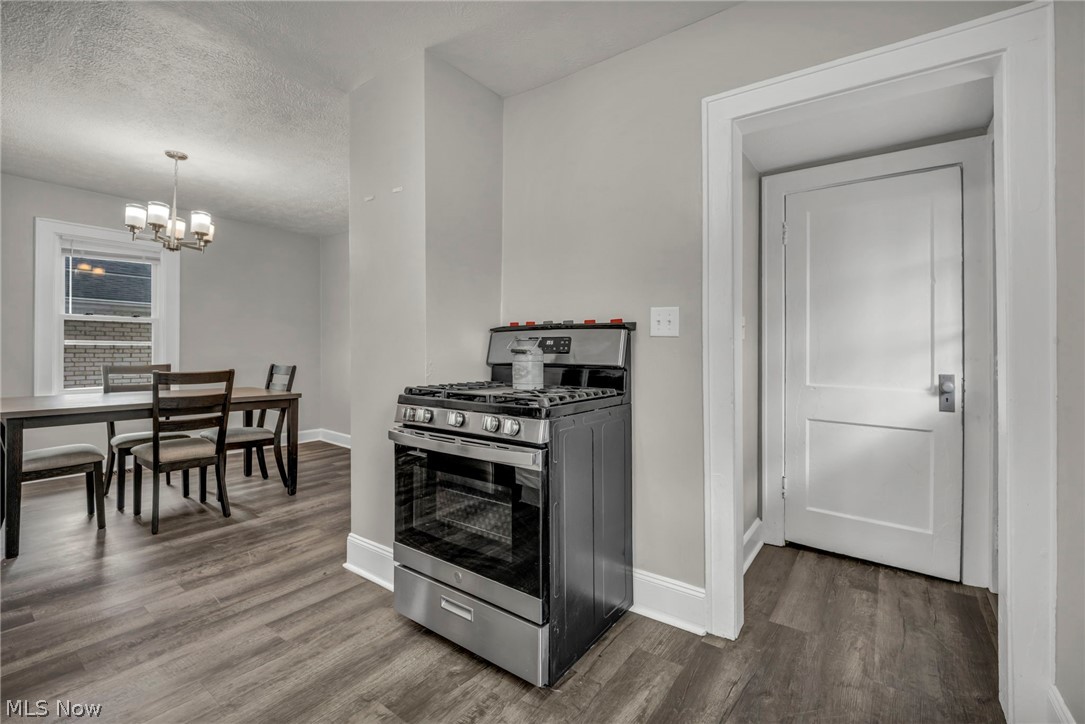 1334 S Seneca Avenue Property Photo 17