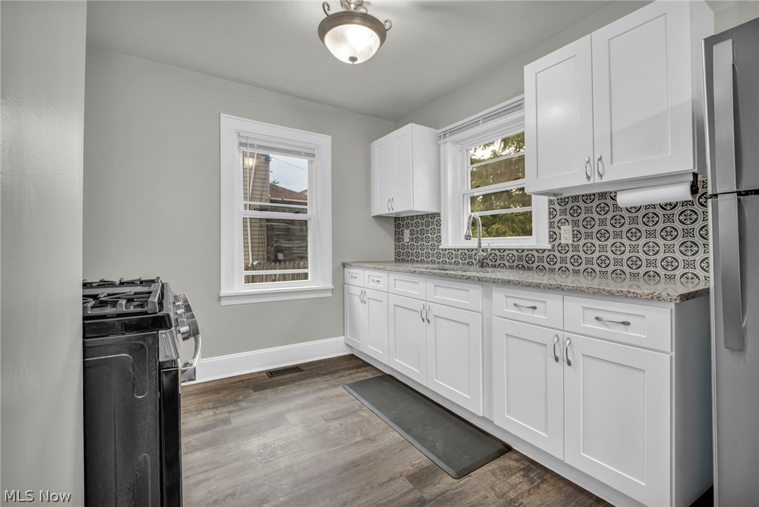 1334 S Seneca Avenue Property Photo 18