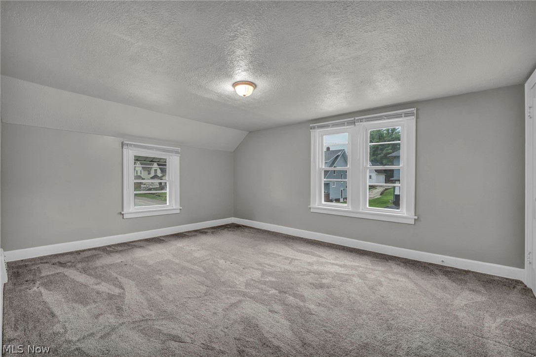 1334 S Seneca Avenue Property Photo 22