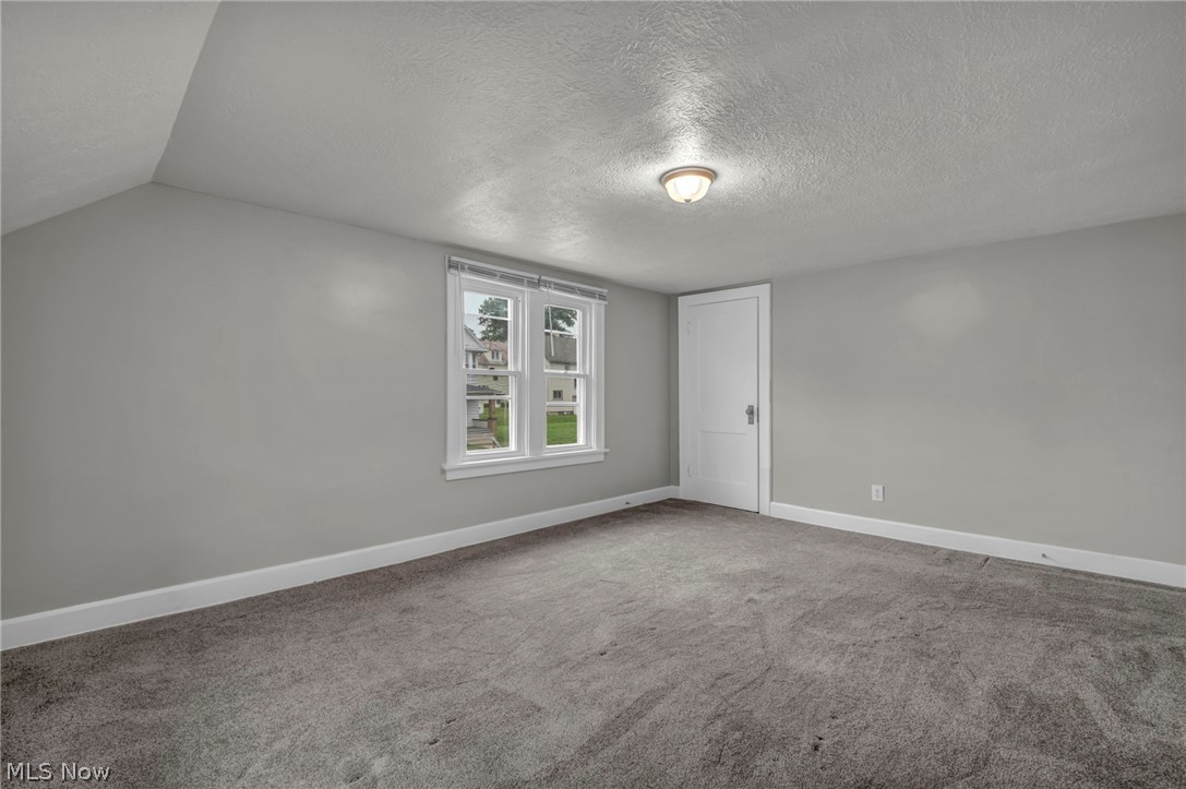 1334 S Seneca Avenue Property Photo 23