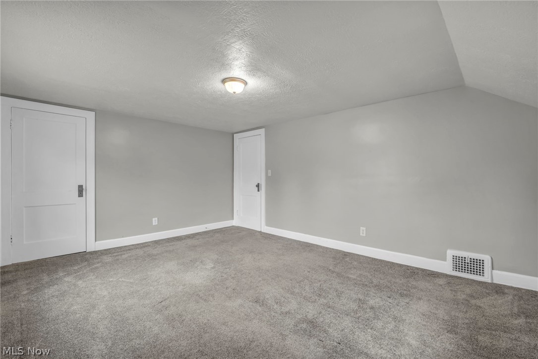 1334 S Seneca Avenue Property Photo 24