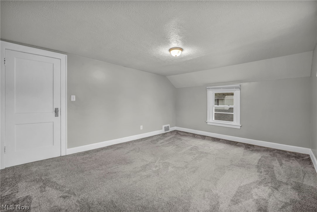 1334 S Seneca Avenue Property Photo 25