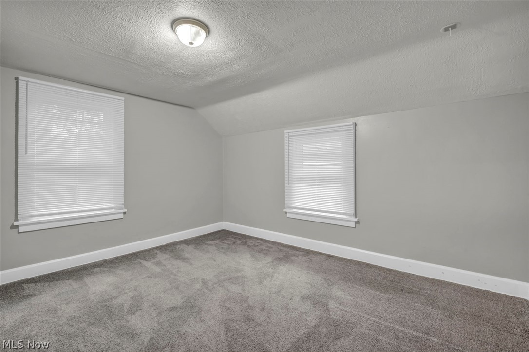 1334 S Seneca Avenue Property Photo 26