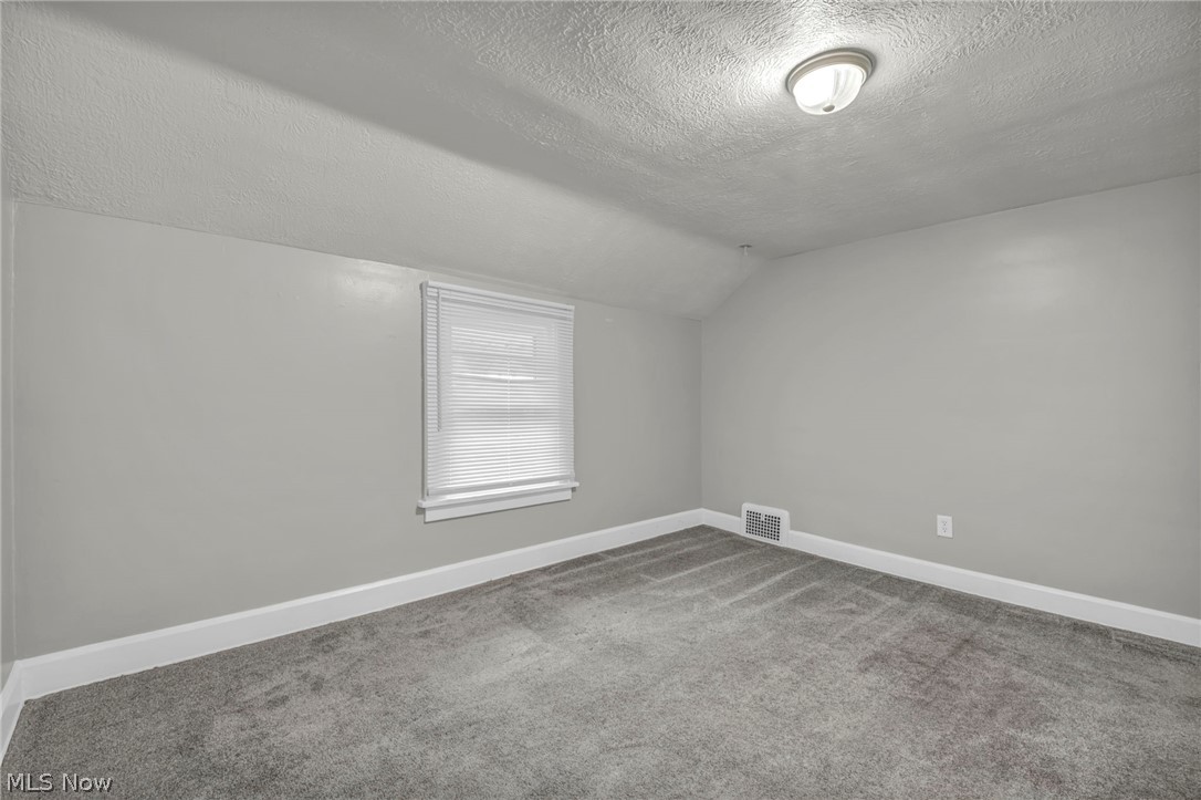 1334 S Seneca Avenue Property Photo 27