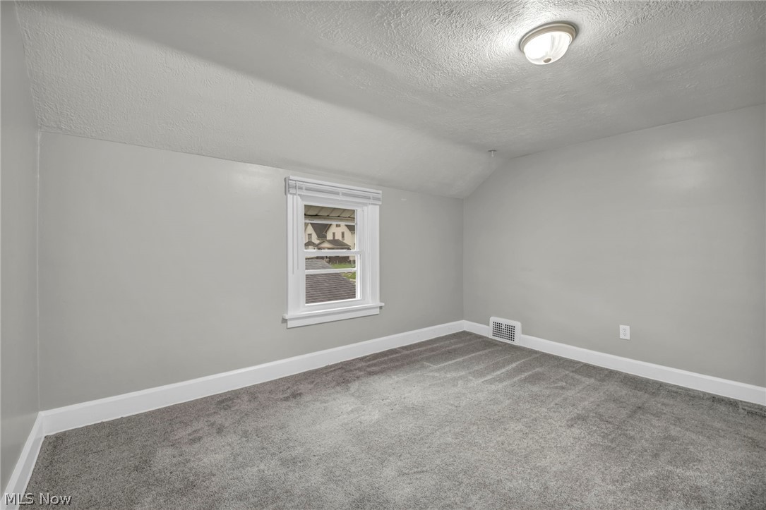 1334 S Seneca Avenue Property Photo 28