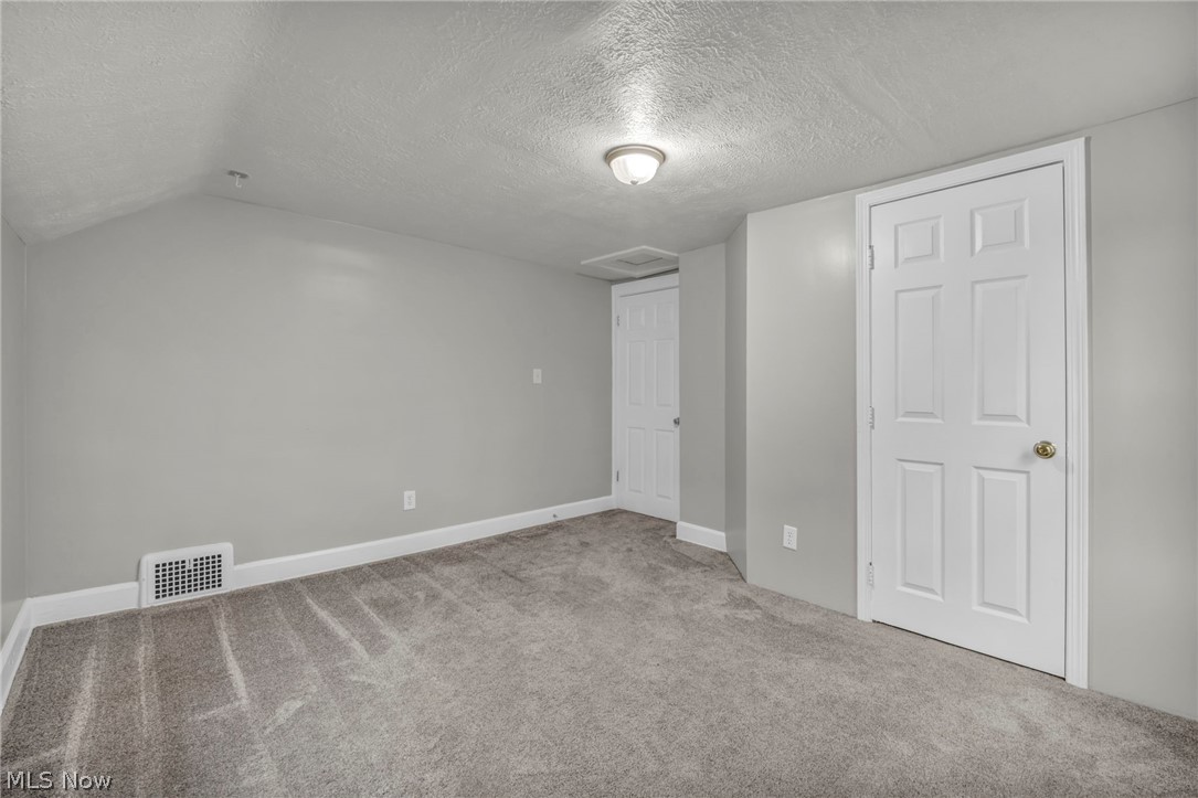 1334 S Seneca Avenue Property Photo 29