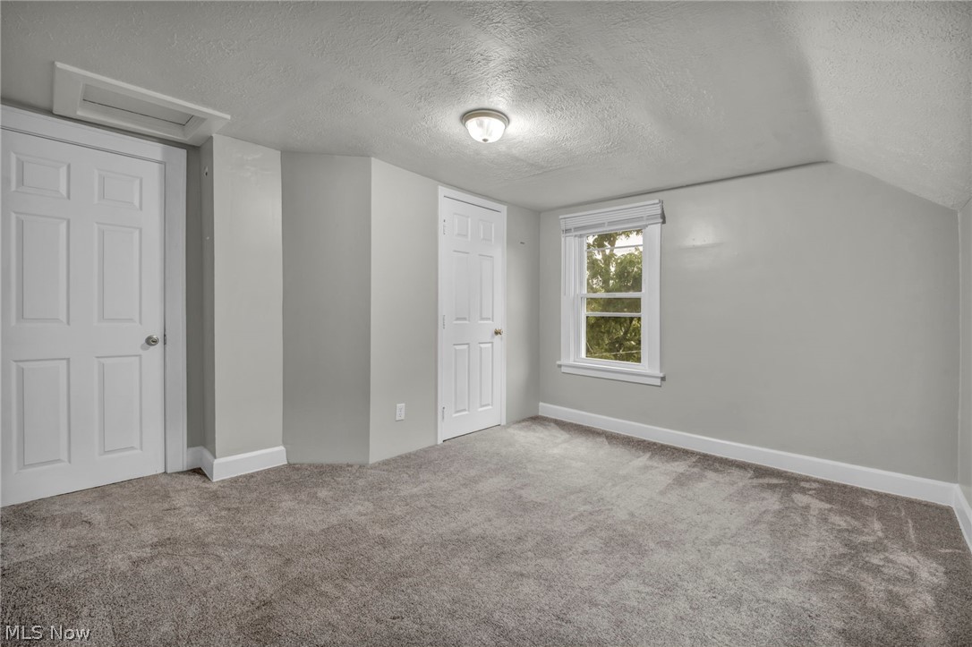 1334 S Seneca Avenue Property Photo 30