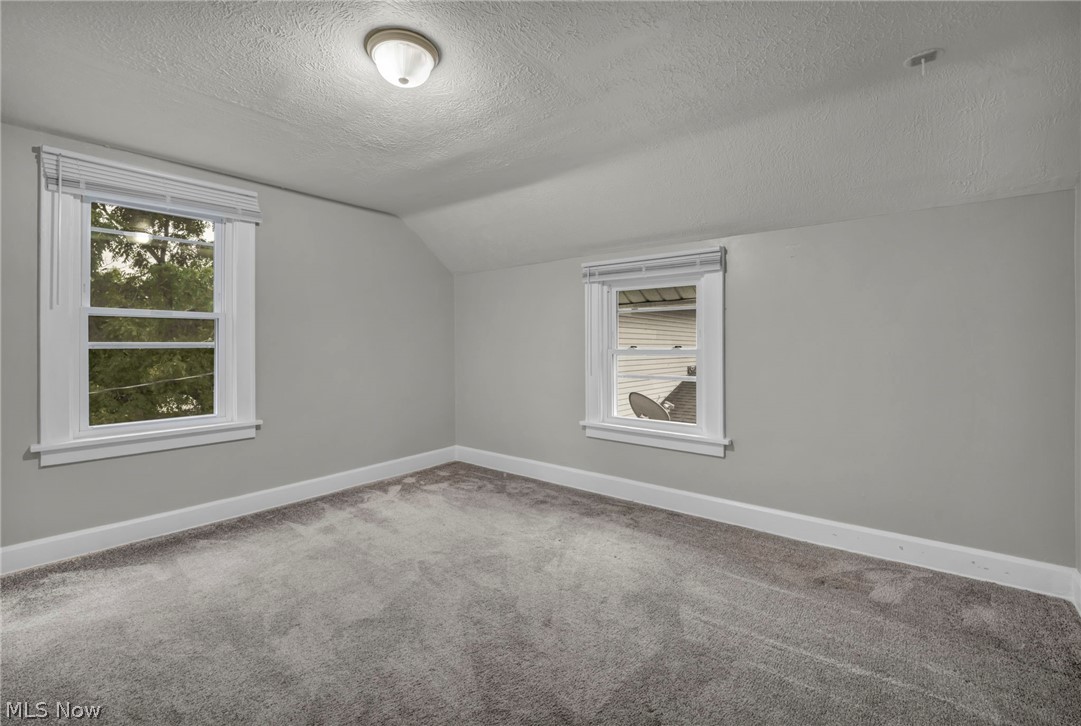 1334 S Seneca Avenue Property Photo 31