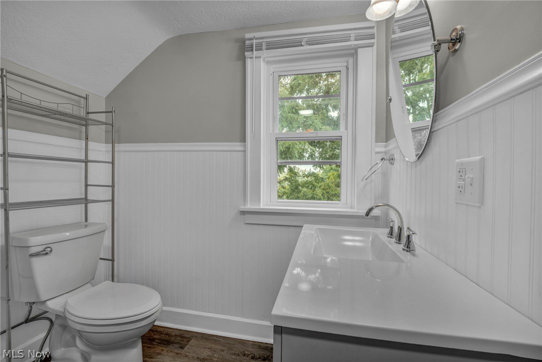 1334 S Seneca Avenue Property Photo 32