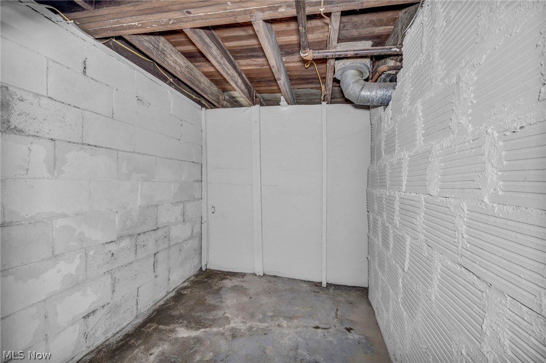1334 S Seneca Avenue Property Photo 34